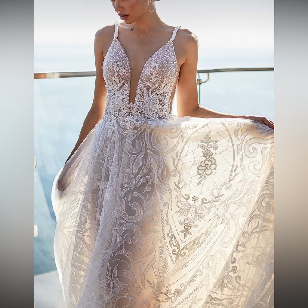 Ida Torez wedding dress Size 14 never altered. Never worn outside of bridal shop